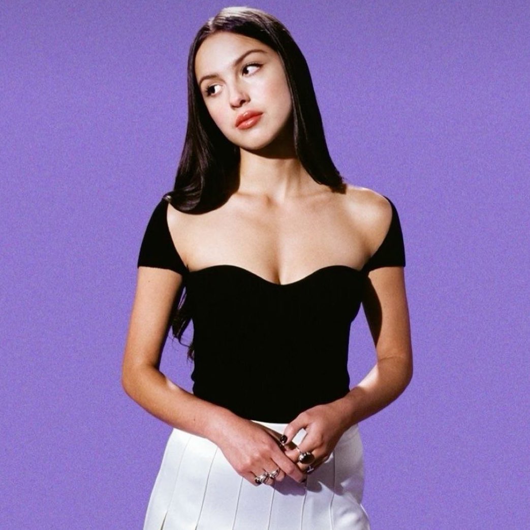 updatecharts's tweet image. Olivia Rodrigo lançará seu novo álbum em ABRIL.