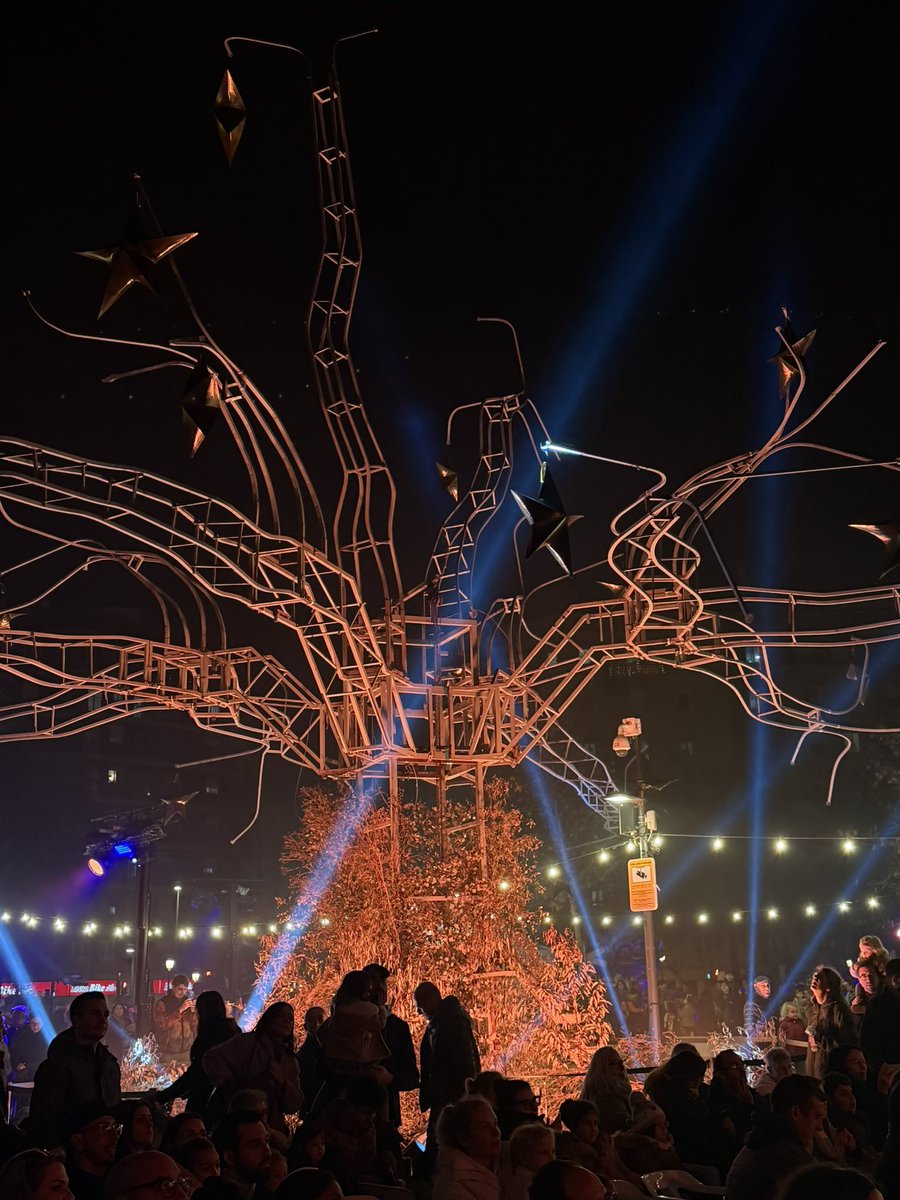 festesdeVLC's tweet image. RETOMAMOS ACTIVIDAD ✨💫

comienza el Coro Joven Alethia 🎄

#LaCentralVLC