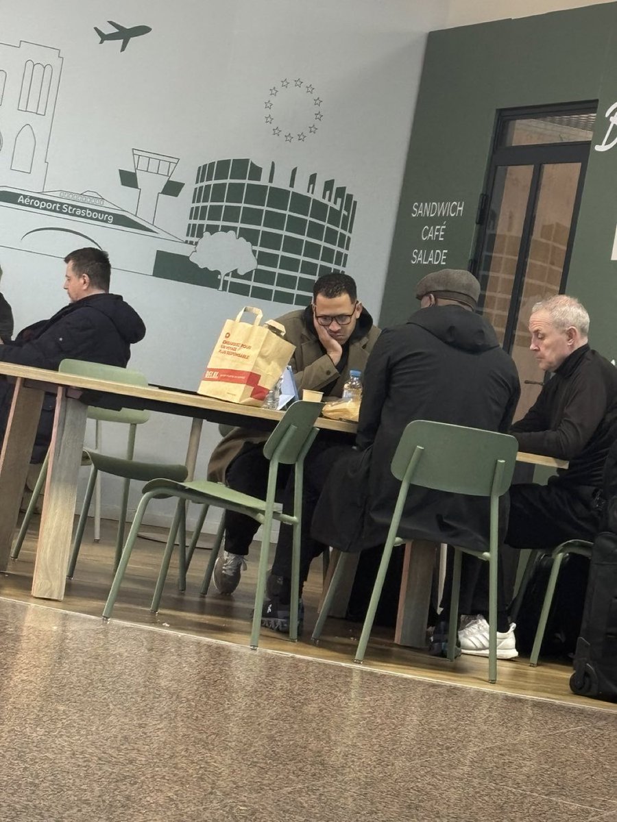 Louis_Beneventi's tweet image. Meanwhile, in Strasbourg, someone looks extremely happy to be boarding his flight to London…