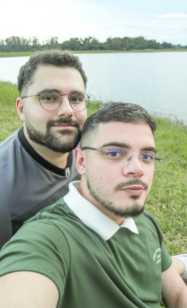 modbatatagg's tweet image. Batata curtindo suas férias com o namorado. 🥹 

Quem também já está com saudades das lives???