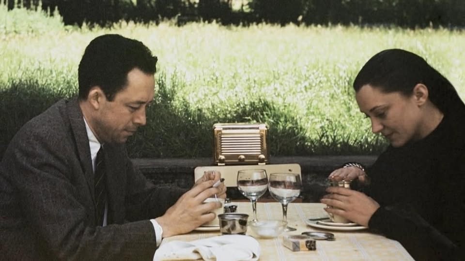 literlandweb1's tweet image. "Si aquellos a quienes comenzamos a amar pudieran saber cómo éramos antes de conocerlos… podrían percibir lo que han hecho de nosotros.”
Albert Camus
📷Camus y María Casares