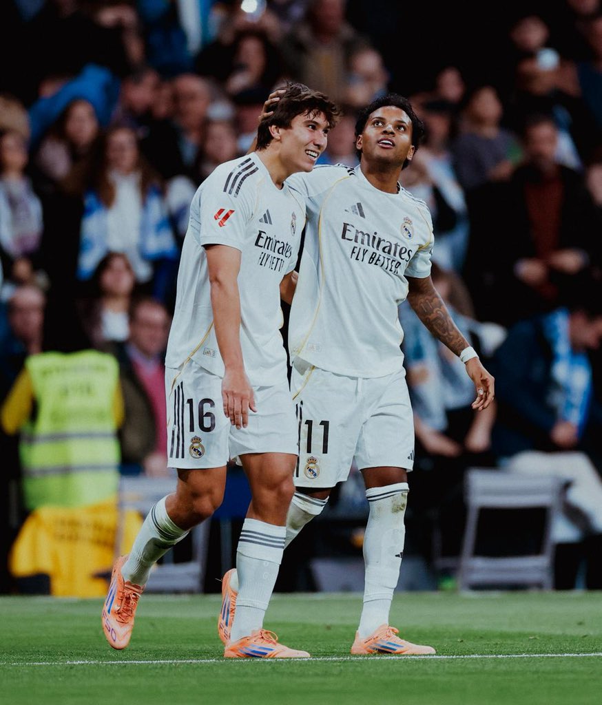 RodrygoGoes's tweet image. La mejor manera de empezar el año! 🤍🙌🏾 HALA MADRID! 🤍