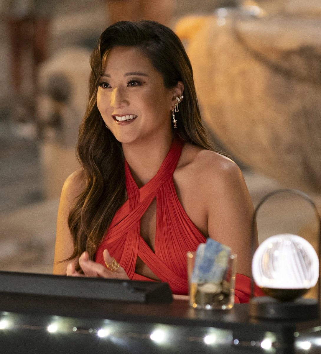 Nunca le había tenido tanta envidia a una persona hasta que llegó Mindy y sus ligues en la S5 de #EmilyInParis
