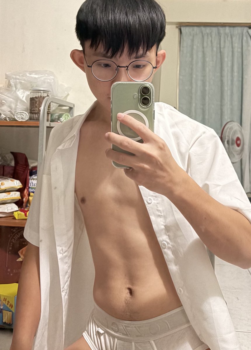 lewisruby13's tweet image. 深夜來點不一樣的💦