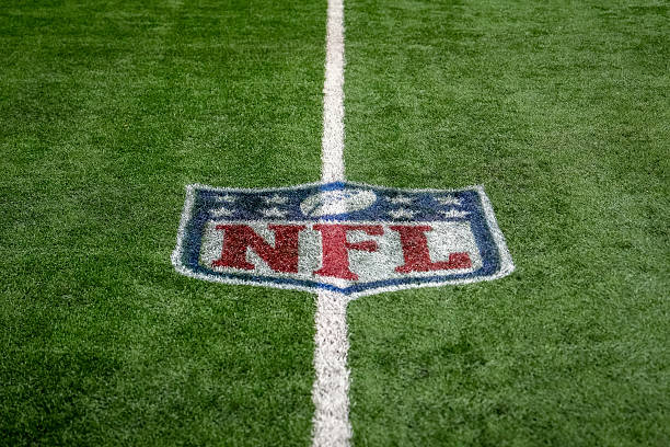 🚨 NFL Live!        

Here we go! We bring you a triple header from the final weekend of the #NFL regular season!🏈

6pm- Titans @ Jaguars
9.25pm- Jets @ Bills
1.20am- Ravens @ Steelers  

Join <a href="/NatCoombs/">Nat Coombs</a>, <a href="/willvarney_/">Will Varney</a>  &amp; <a href="/OllyHunter/">Olly Hunter ★彡</a> for <a href="/NFLUKIRE/">NFL UK & Ireland</a> action📻

Listen➡️