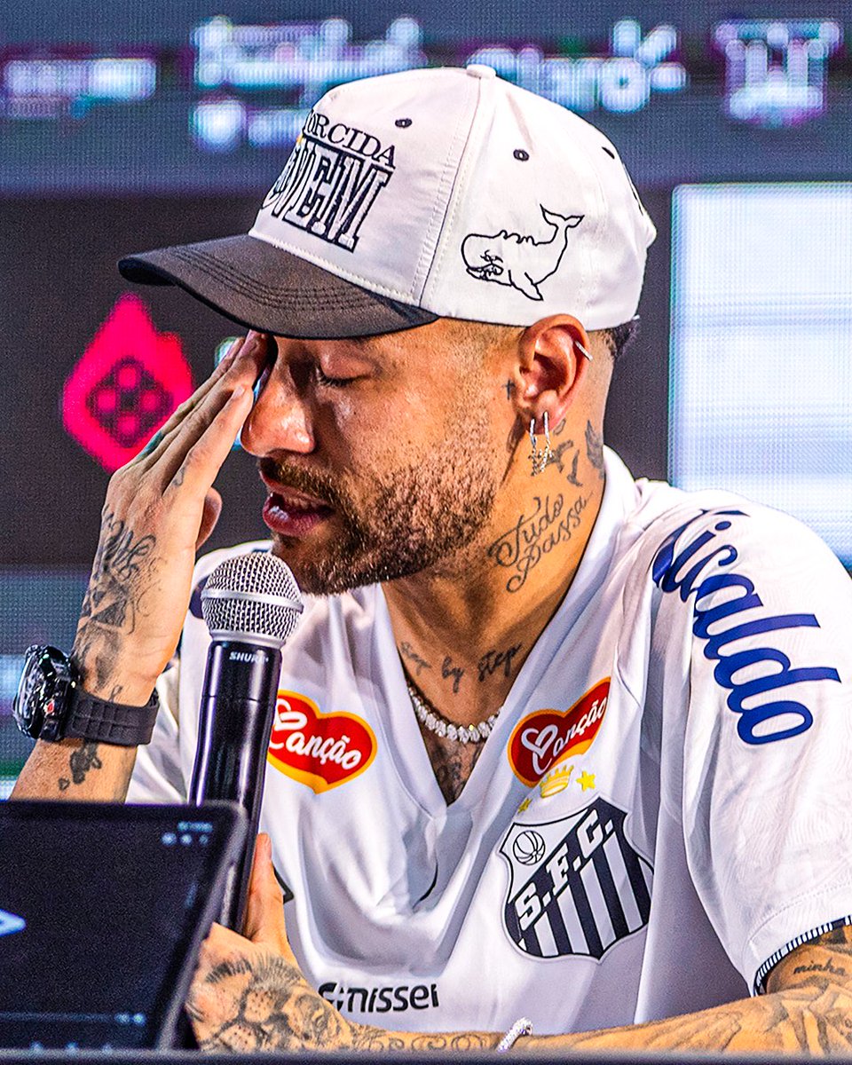 sudanalytics_'s tweet image. ⚠️🇧🇷 El padre de Neymar Júnior contó que Ney CONSIDERÓ RETIRARSE DEL FÚTBOL cuando no podía recuperarse de la lesión en Santos.

💔 “Ya no aguanto más. Me tengo que operar, pero ni siquiera sé si vale la pena, papá. YA ME HARTÉ”, le dijo el 10 a su padre hace unos meses.

Terminó…