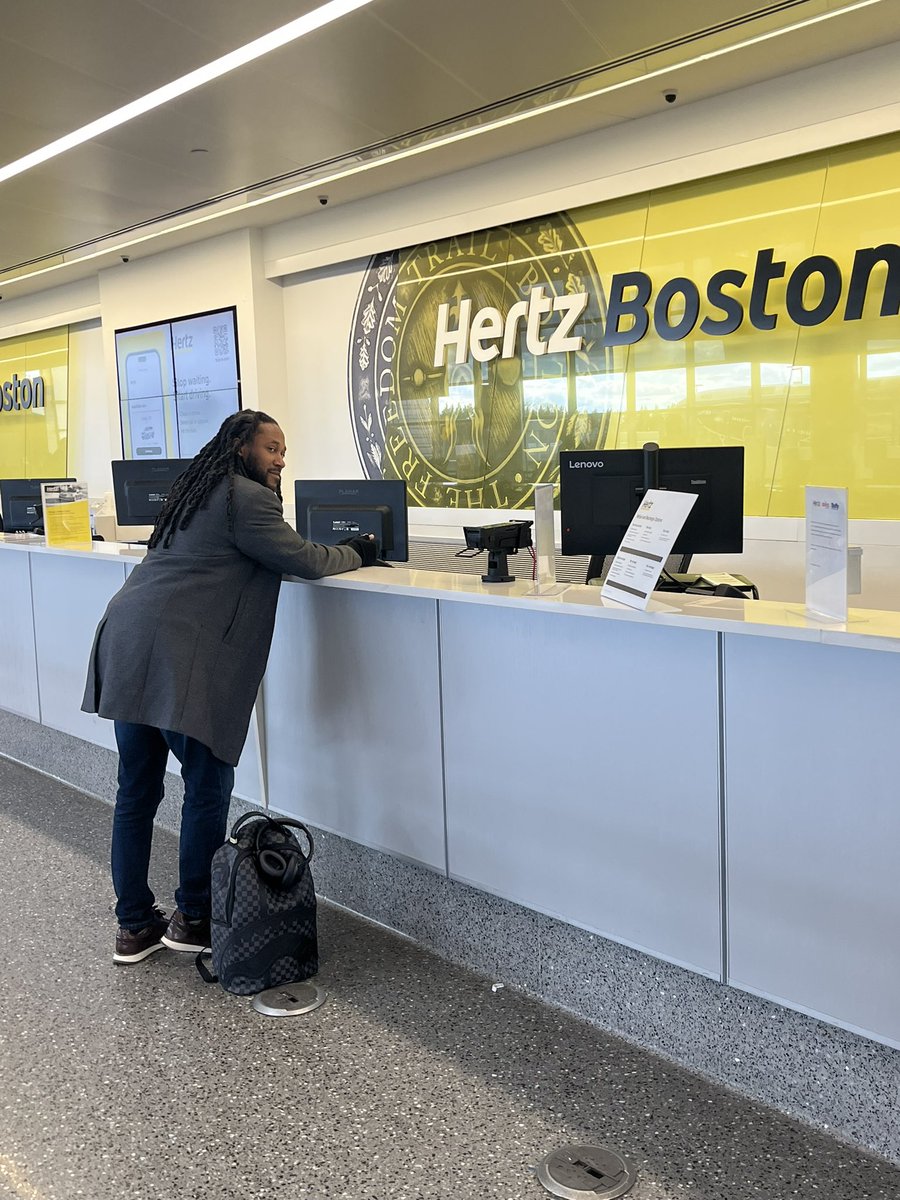 Omar Kelly spotted at Boston airport.

No, really, <a href="/OmarKelly/">Omar Kelly</a> right here on this spot 😂