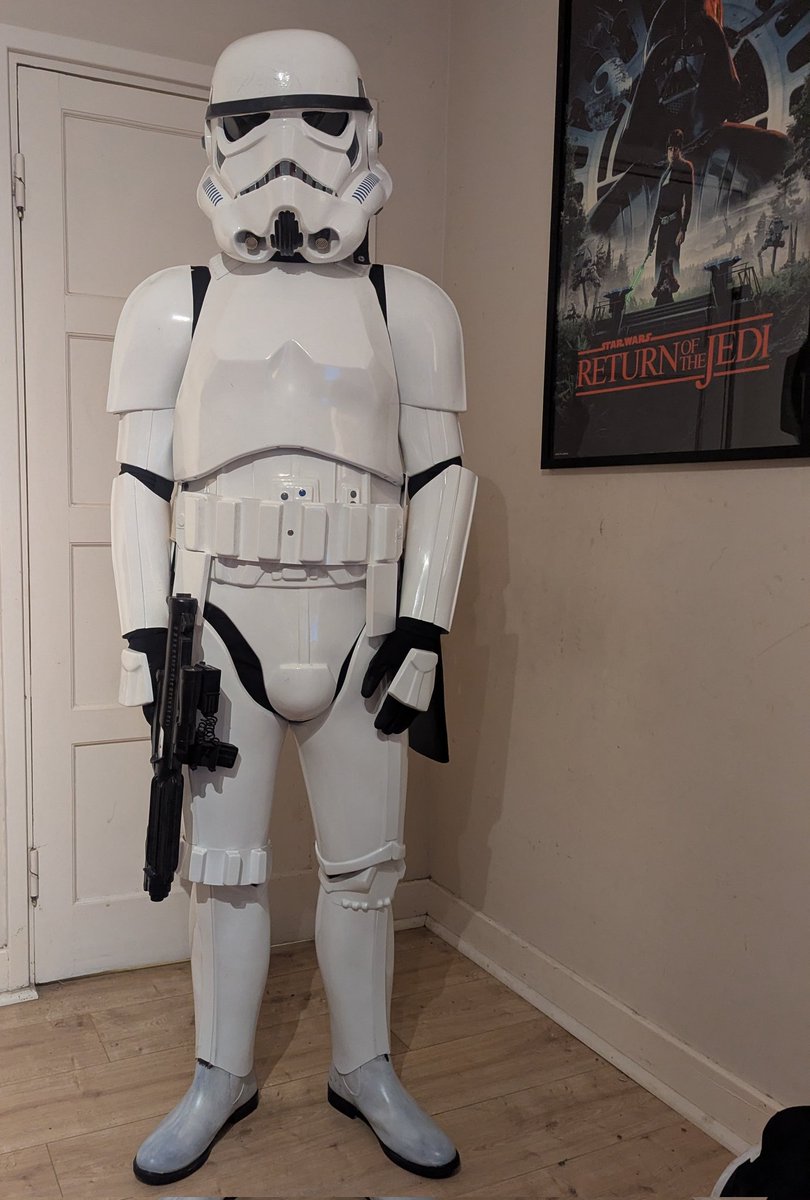 Having a clear out. Never really got to wear this. My femurs need to be an inch longer to prevent painful pinching.