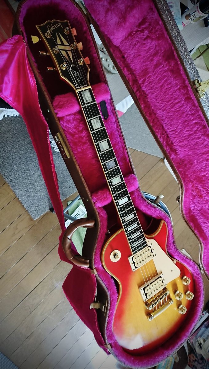 1979年製レスポール・カスタム。 元々はブラックだったパーツは