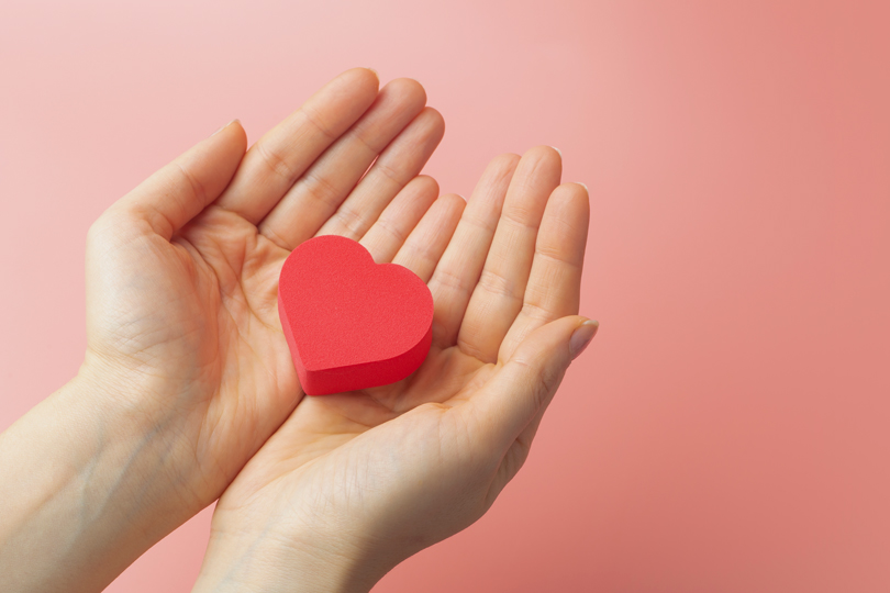 "ما أجمل أن تعطي وأنت تعلم أن المقابل ليس من الناس بل من رب الناس."

- محمد الغزالي