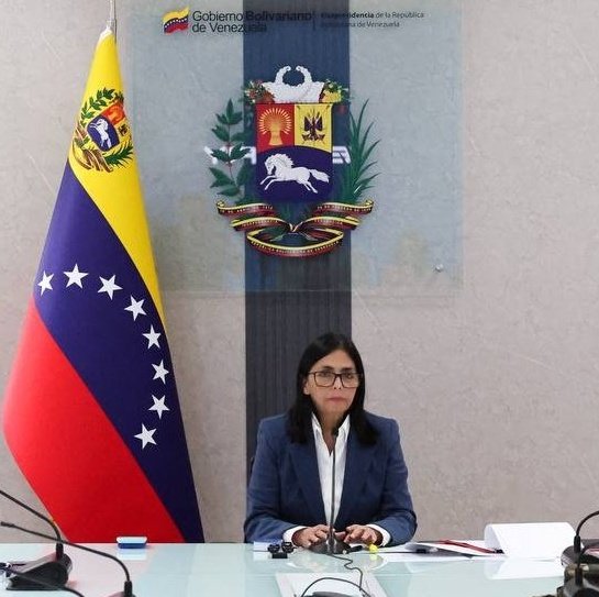 AlertaMundoNews's tweet photo. 🇺🇸🇻🇪 | ÚLTIMA HORA: Donald Trump afirmó que no le gustó el tono “desafiante” de Delcy Rodríguez y advirtió que podría enfrentar consecuencias más severas que las impuestas a Nicolás Maduro. https://t.co/mHA7h8AS1T
