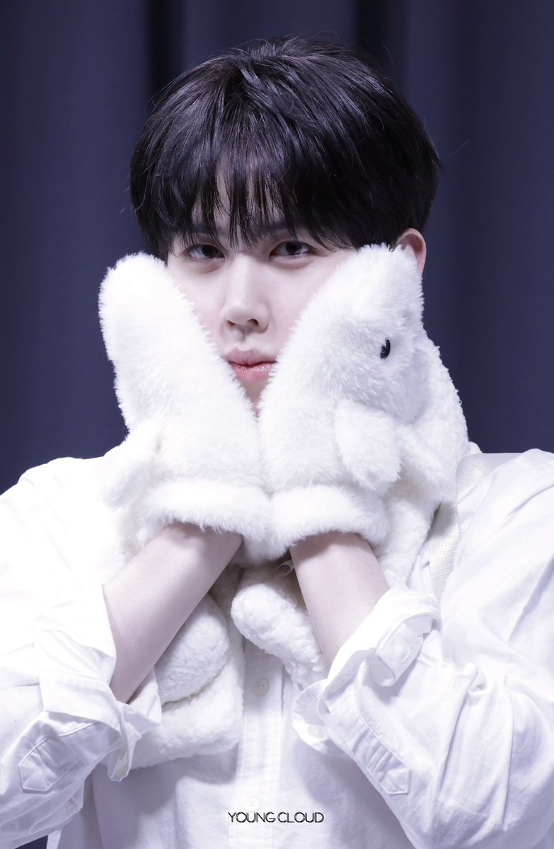 YOUNGCLOUD_J's tweet photo. π€π€
#BAE173 #BAE173μμ #μ μμ #YUYOUNGSEO #μν΄λΌμ°λ #YOUNGCLOUD https://t.co/BNw8t4a4Rp