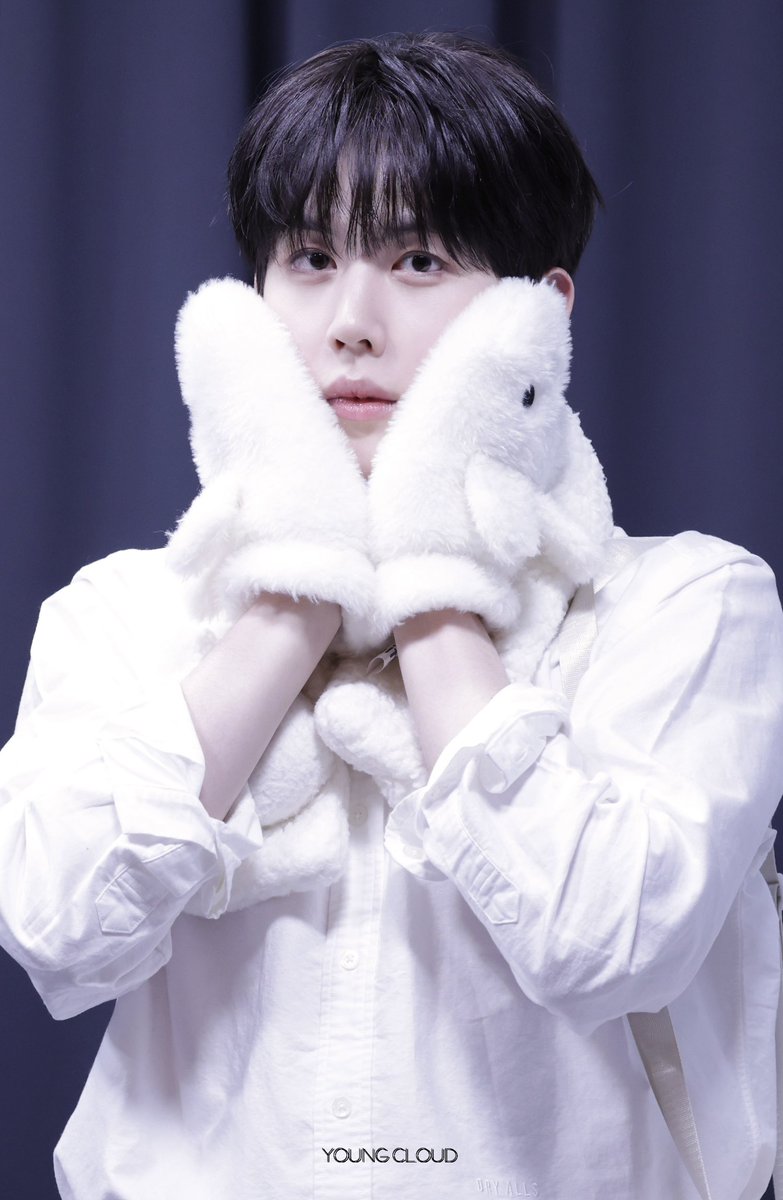 YOUNGCLOUD_J's tweet photo. π€π€
#BAE173 #BAE173μμ #μ μμ #YUYOUNGSEO #μν΄λΌμ°λ #YOUNGCLOUD https://t.co/BNw8t4a4Rp
