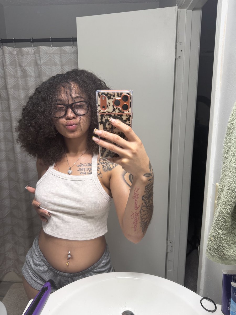 briisimone's tweet photo. 🤓 https://t.co/AkOqtBHNSa