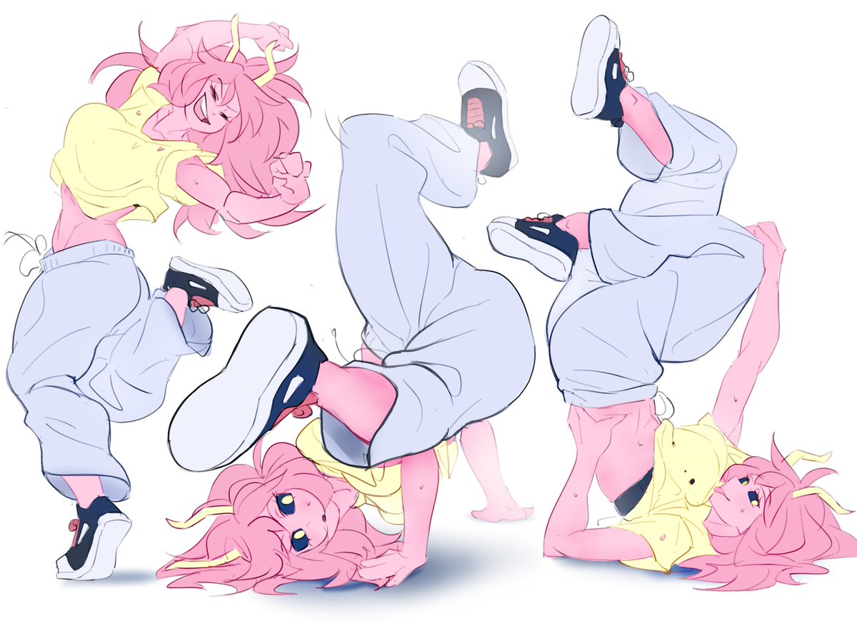 holic_fz's tweet image. Breaking breaking! some rough sketches to start the year off💃