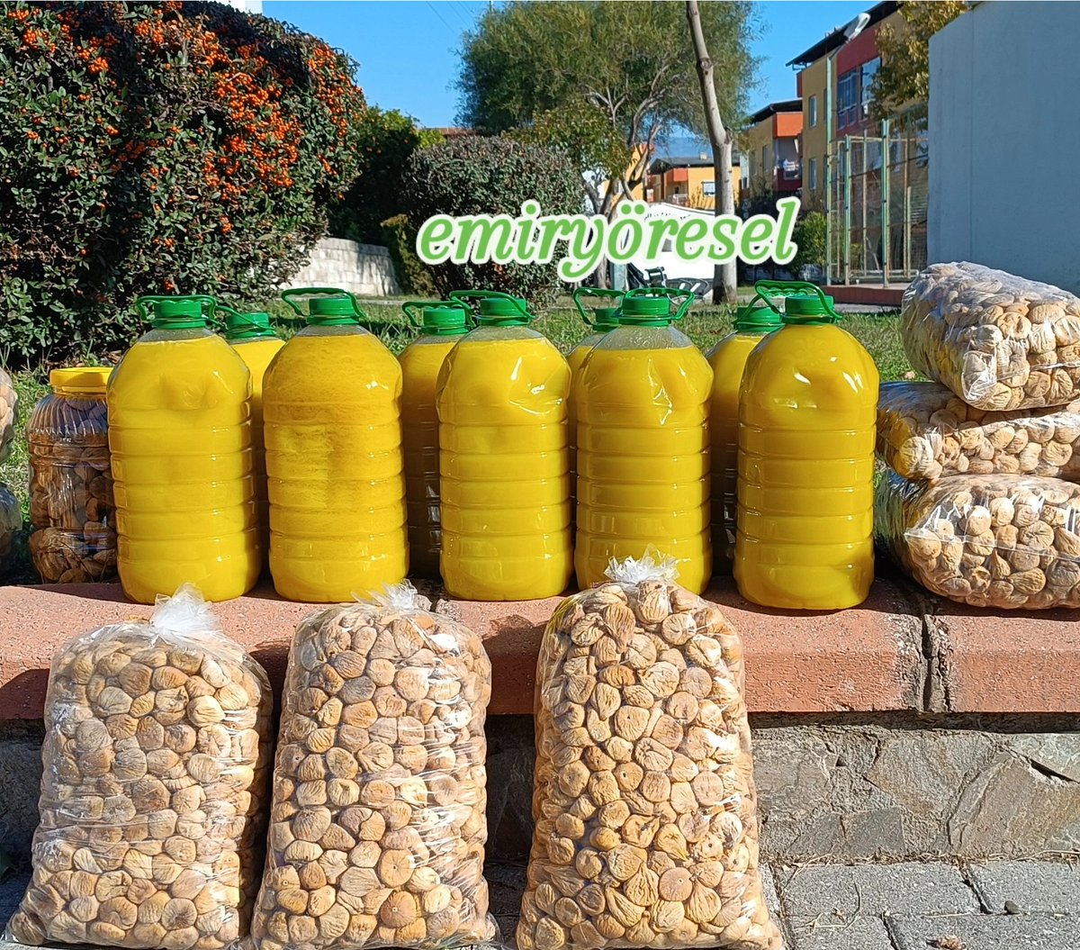 emirdayi3's tweet photo. En doğalından incir, zeytinyağı, zeytin, bak, kestane, ceviz , cennet hurması, pekmez, tahin gönderiyoruz. https://t.co/9KbLhaRgUr