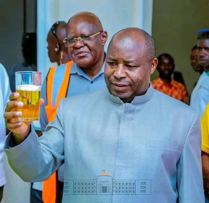 Kwa Neva ariko ngo bari gusubiranamo?

Ubu se uyu mu-Minister w'inshuti na FDLR yajyaga guhimba ibi kuri Qatar yumva byamugwa amahoro?