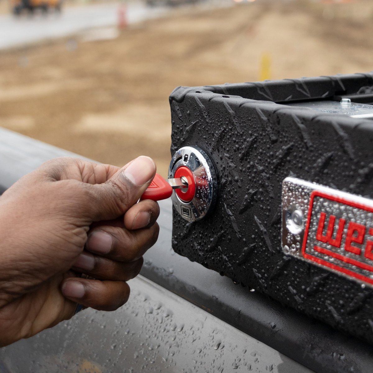 weather_guard's tweet image. All your boxes. One key. Zero guesswork.
Learn more: bit.ly/3MO7p6z

Drop us a comment and tell us how you use one key! ⬇️⬇️⬇️  

#WeatherGuard #1Key #FleetManagment #Upfitters