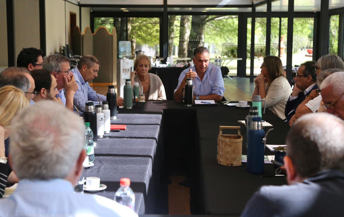 El presidente de la República, <a href="/OrsiYamandu/">Yamandú Orsi</a>, se reunió con el gabinete para analizar la situación derivada de los hechos ocurridos en Venezuela el pasado 3 de enero. 

El Gobierno reafirmó su adhesión a los principios que históricamente han defendido los gobiernos de la República