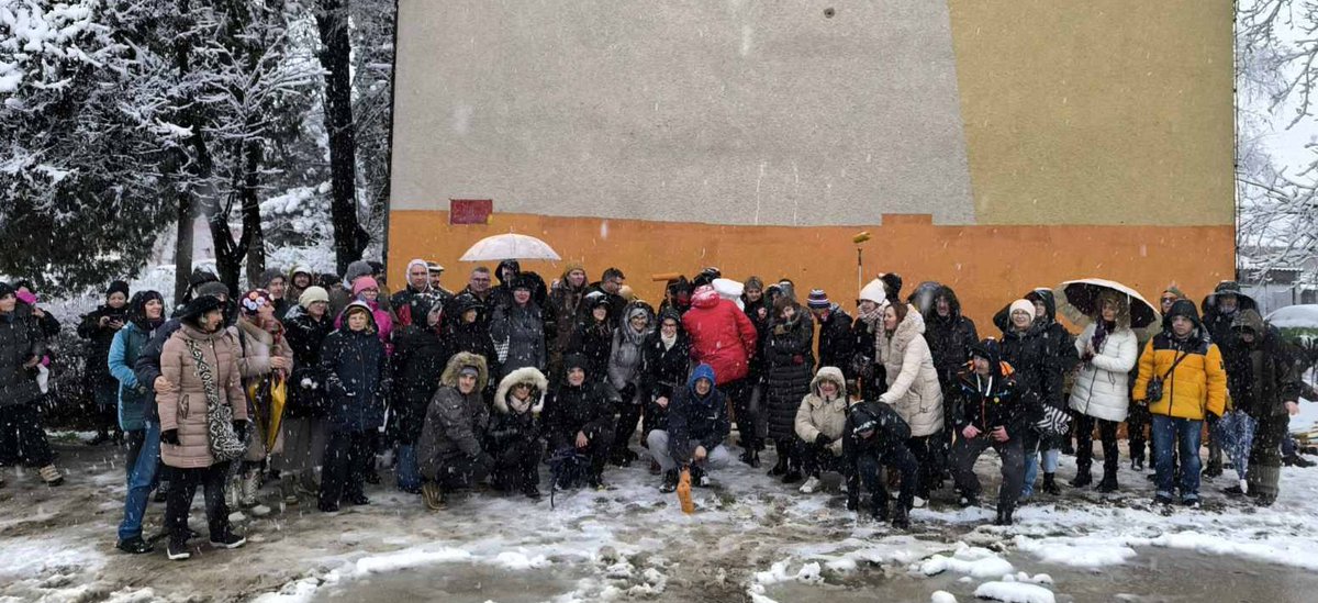 ✊ Danas je uklonjen natpis mržnje sa zida u našem naselju 🥳

Kao građani i građanke Pančeva i stanovnici i stanovnice Tesle, nećemo ostati nemi na poruke mržnje.

Uprkos snegu, okupio se komšiluk i došao je veliki broj sugrađana i sugrađanki spretnih ruku...
👇