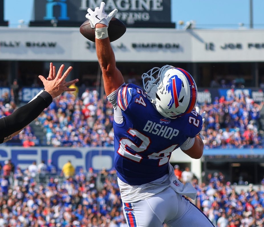 MereKatKat's tweet image. Buffalo Bills’ S Cole Bishop needs just 12 interceptions today to break the NFL’s all-time single season INT record 👀

#BillsMafia