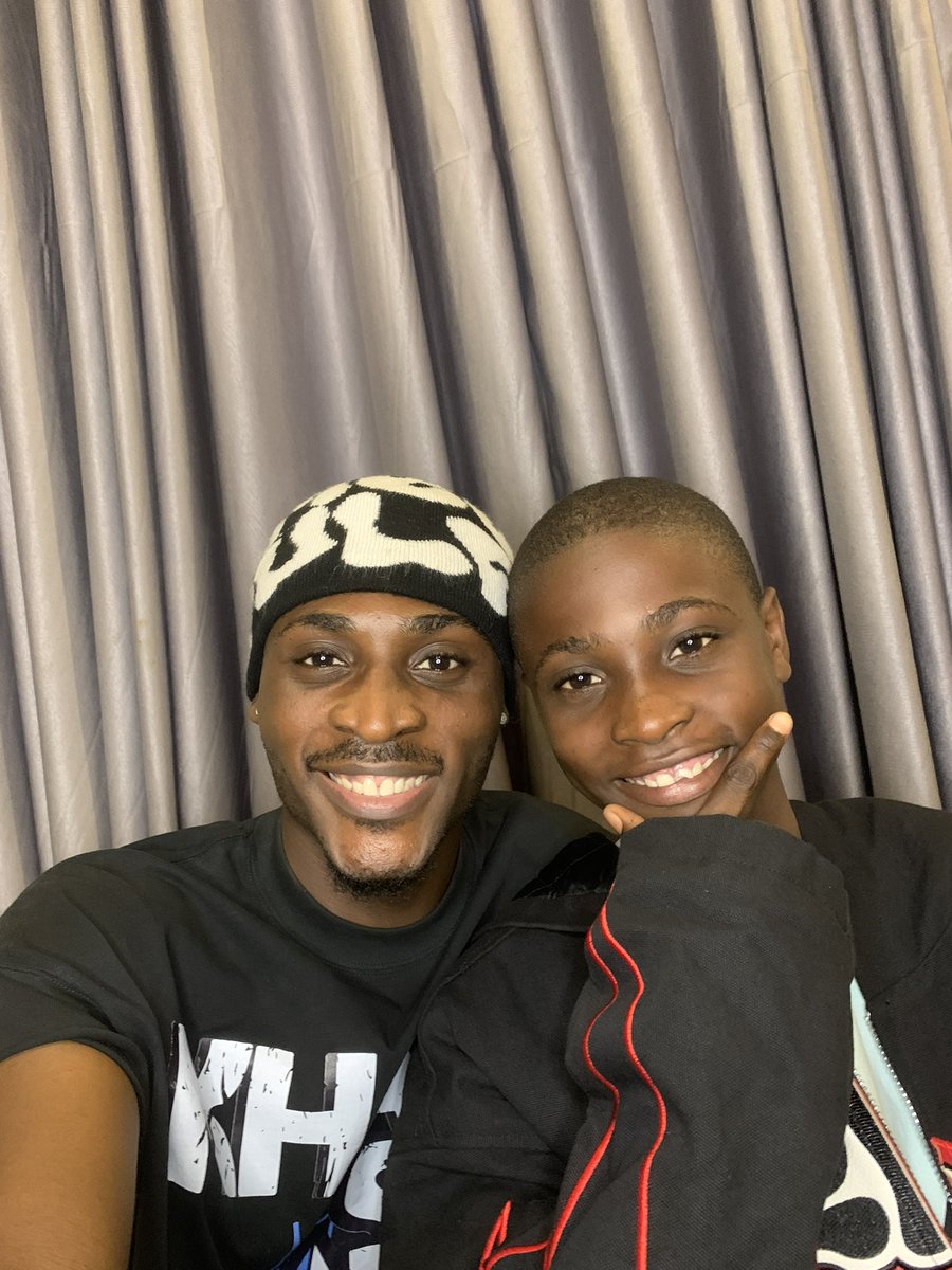 Samad_wurld's tweet image. The 1st student to rock ZTTW…
Dem go to hear am for school tomorrow 😂