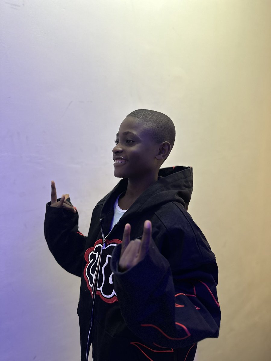 Samad_wurld's tweet image. The 1st student to rock ZTTW…
Dem go to hear am for school tomorrow 😂