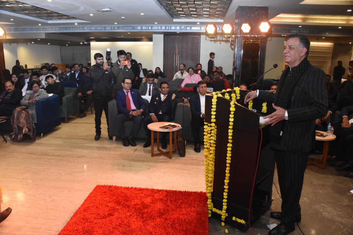 आज लखनऊ में 'द इंडो-अमेरिकन बिजनेस चैंबर ऑफ SME' (IABC-SME) एवं महिला विंग 'SheEs' द्वारा आयोजित 'इंटरनेशनल बिजनेस नेटवर्किंग इवनिंग' में सम्मिलित होकर उपस्थित गणमान्य अतिथियों एवं उद्यमियों को संबोधित किया।

इस अवसर पर 'कनाडाई हिंदू चैंबर ऑफ कॉमर्स' के नेतृत्व में आए 25 सदस्यीय