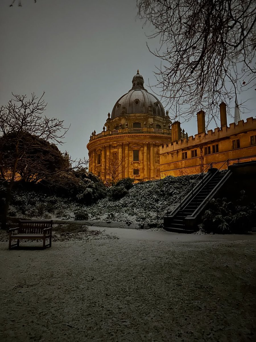 Oxford through the seasons 🌸☀️🍂❄️

Taken from <a href="/ExeterCollegeOx/">Exeter College, Oxford</a> Fellows' Garden.

📷 Instagram | 12AtOxford