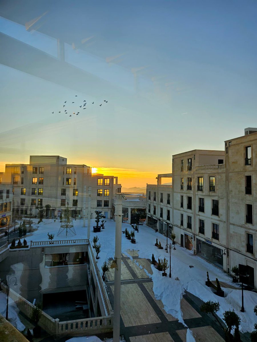 هل عشت حقًا؟ يكاد الشك يغلبني
أم كان ما عشته أضغاث أحلام