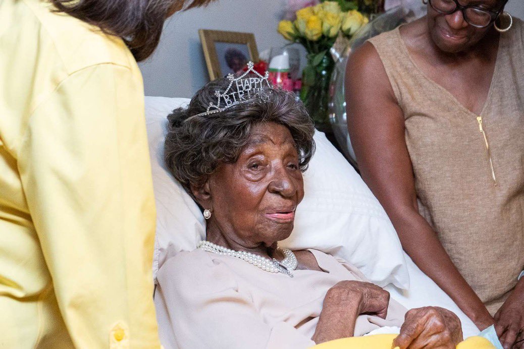 Awakenjp's tweet image. Elizabeth Francis, the oldest living person in the United States, has died at the age of 115.