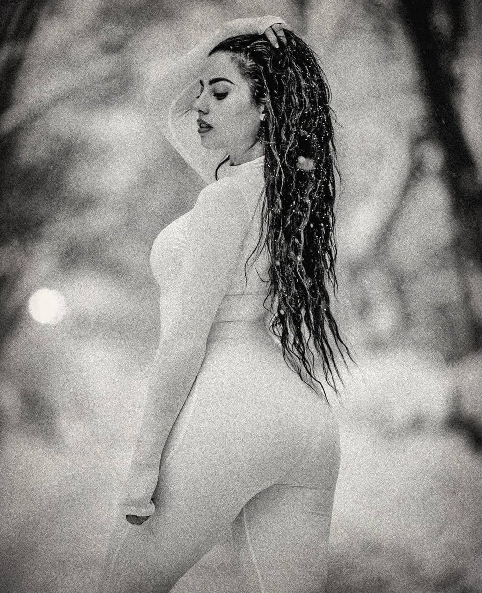 WalkingParadiso's tweet image. Time is a concept, Eden whispered as she rose from the deepest roots of the Tree of Life.
Sunken into her healing depth at the height of summer, to rise into layers of white snow and ice, the soil in dormant sleep.

Tears shed just before her emerging, freeze to her cheeks. &amp;gt;