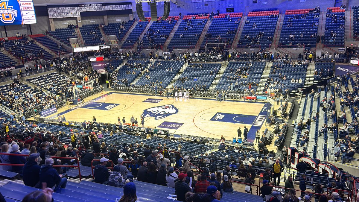 rdb313's tweet image. Me and R2 ending this crazy holiday break with some @uconnmbb