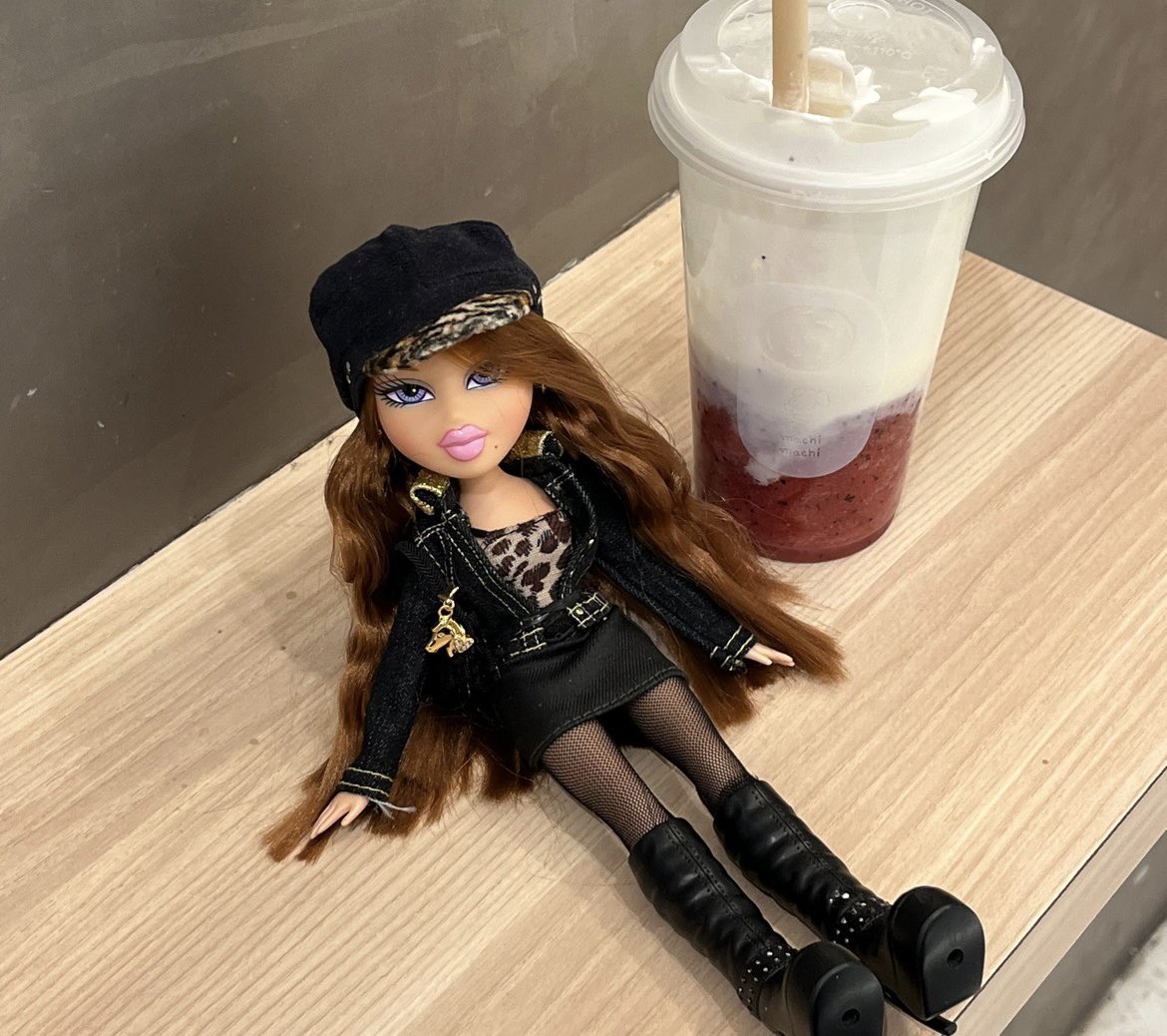 gothisad's tweet image. went on a date with roxxi :p