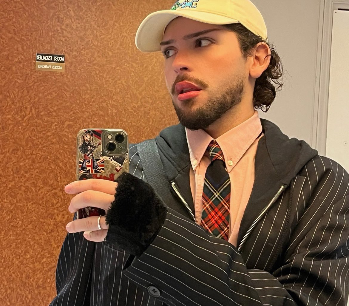 gothisad's tweet image. went on a date with roxxi :p