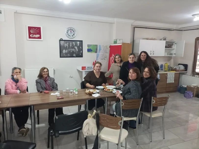 CHPBURSAKK's tweet image. #İznik  çalışma programına ;
CHP İl Başkanımız Nihat Yeşiltaş,
PM Üyemiz Canan Taşer, İl Kadın Kolları Başkanımız Nigar Savaşkan Bölüker,İl Gençlik Kolları Başkanımız  Berkcan Bora ve Yöneticilerimiz ile birlikte ilçe örgütümüz ve partililerimizle bir araya geldik.