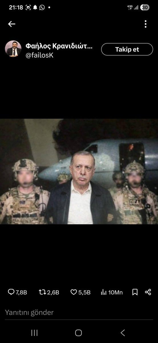 Tayyip Erdoğan’ı sevmeyebilir, sert şekilde eleştirebiliriz. Nitekim ben icraatını eleştiriyorum.
Ayrıca ona hiçbir zaman oy vermemiş olabiliriz. Ancak kendisi Türkiye Cumhuriyeti’nin Cumhurbaşkanıdır. Gazi Mustafa Kemal Atatürk’ün makamında halkın oylarıyla oturmakta ve bu