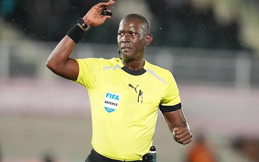 Day light Robbery! <a href="/CAF_Online/">CAF Online</a> you robbed us Tanzanians, if you wanted Morocco to win the trophy after 49 yrs, you could just handle it to em without wasting time and resources for other nations, MATAKO YENU.