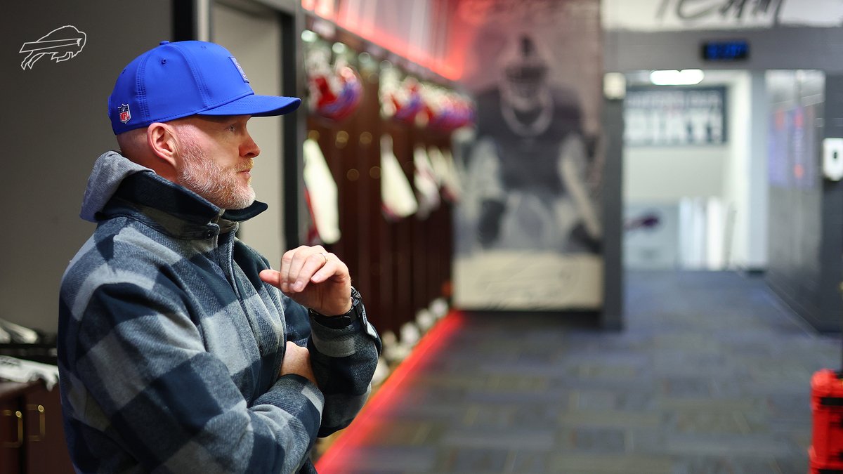 BuffaloBills's tweet image. HC Sean McDermott took a walk-through of @HighmarkStadm the night before the Farewell Celebration Game. 🥹

📸: bufbills.co/3YTpOBJ
