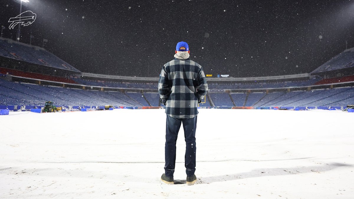 BuffaloBills's tweet image. HC Sean McDermott took a walk-through of @HighmarkStadm the night before the Farewell Celebration Game. 🥹

📸: bufbills.co/3YTpOBJ