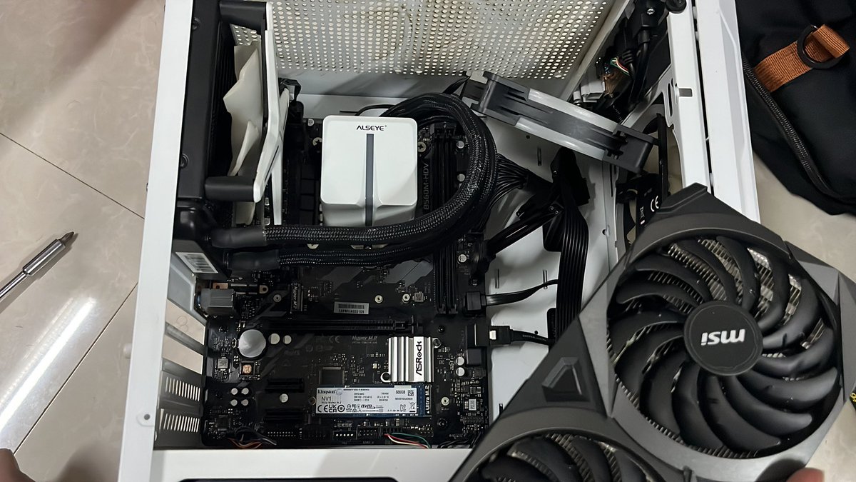 رحلة الالف ميل تبدأ بألف خبصه

How to….
Open a case
Remove GPU
Remove water cooler 

رغم الشروحات في امور تختلف عليك 
المهم ان المتعة 1000%