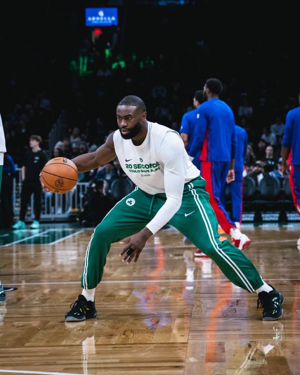 PlayoffBOS's tweet image. Jaylen Brown is holding opponents to 39.37% FG as the closest defender. 

That’s 2nd among 111 qualified players.

(H/t @bobbymarks42)