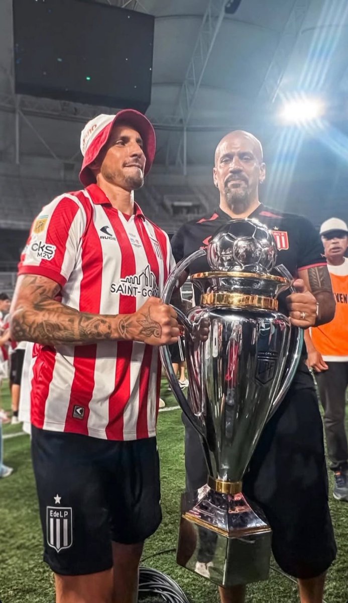 sietepepas's tweet image. Los que volvieron para hacer a Estudiantes más grande. El 7 y el 11.