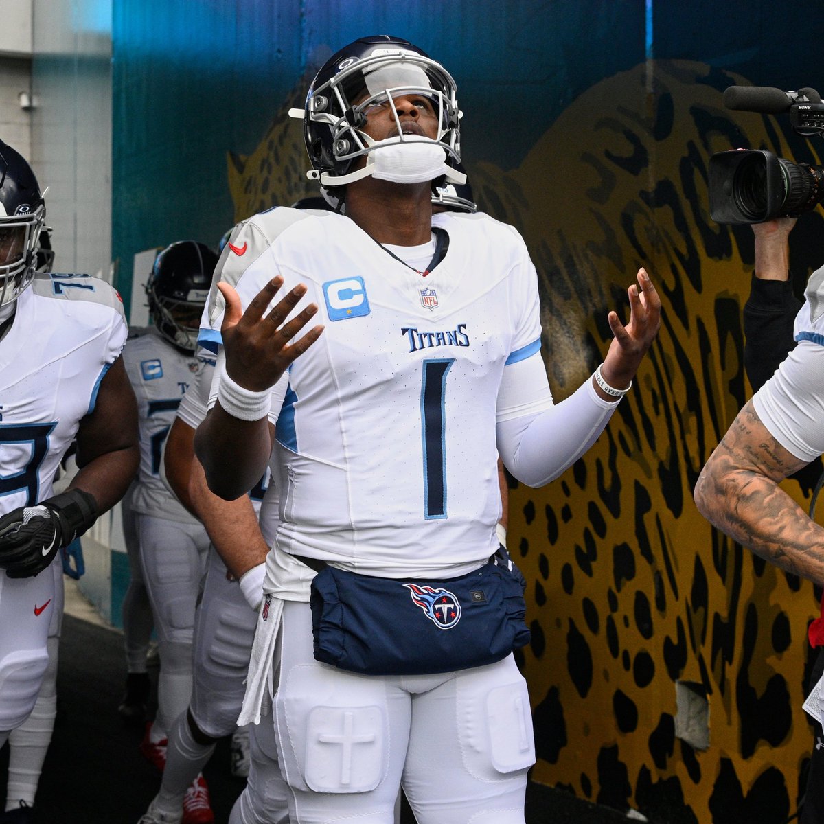 SharmSports's tweet image. Pray for Cam 🙏