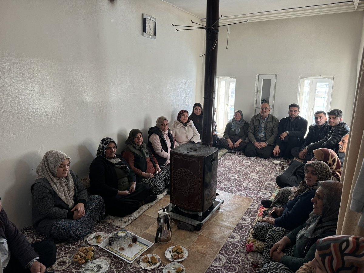 📍Yavuzeli Ak Parti Gençlik Kolları

Küçükkarakuyu Mahallemizi Kadın Kolları başkanımız ve Yönetim Kurulu üyelerimizle birlikte ziyaret ederek istişarelerde ve sohbetlerde bulunarak. Mahallemizin eksikleri ve istekleri dinledik.

<a href="/eyupkadirinan/">Eyyüp Kadir İnan</a> 
<a href="/fmfedaioglu/">Fatih Muhaddis FEDAİOĞLU</a> 
<a href="/avmustafadurmus/">Av. Mustafa Durmuş</a>