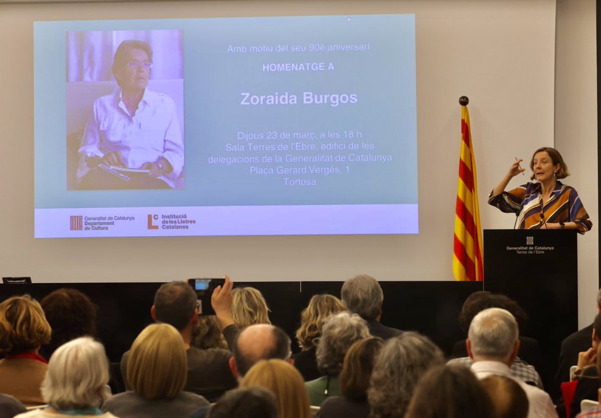 Izaskunarretxe's tweet image. Talleu la rel del vers:
un somni
s’ha desfet
i els vidres han ferit el paisatge.

DEP, Zoraida Burgos. I gràcies pels teus versos.