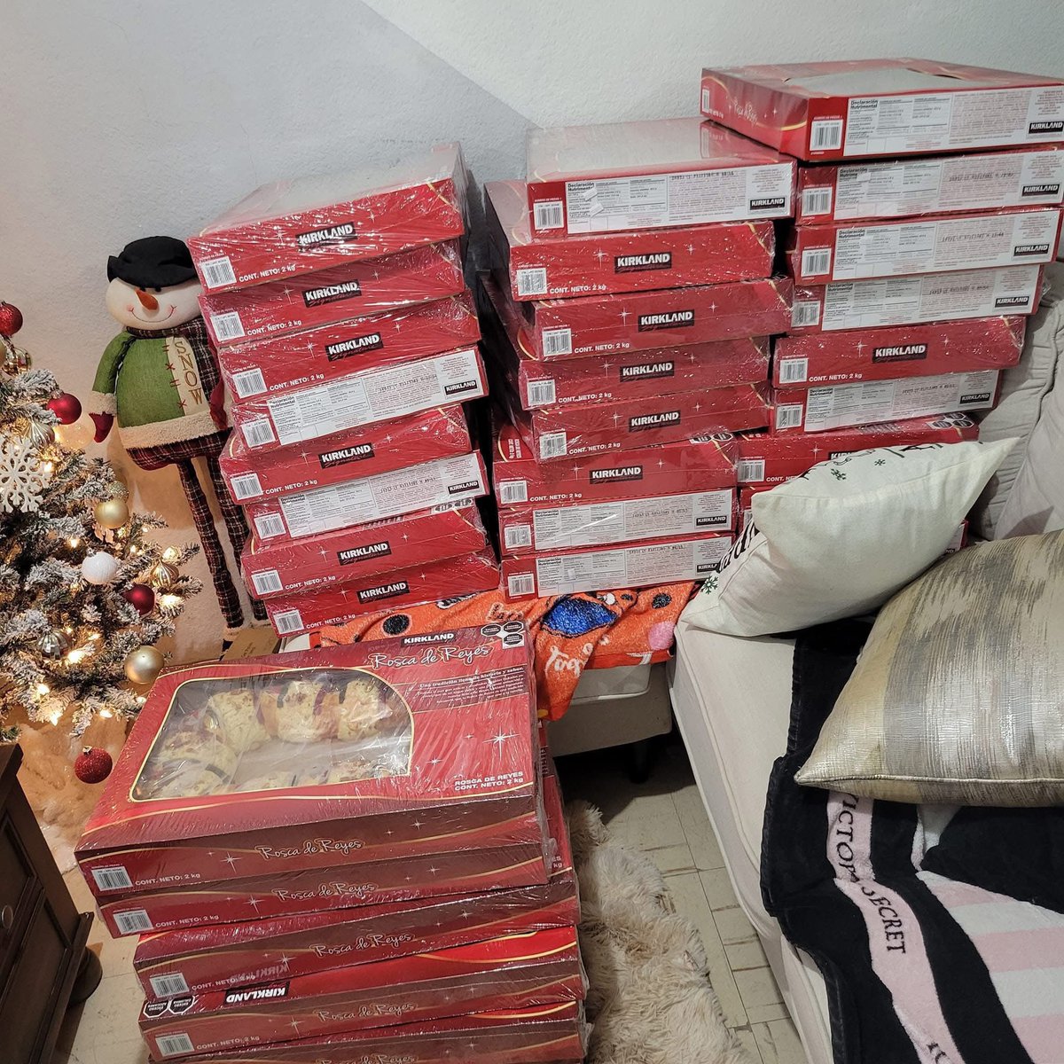 Amigos, por error compré 50 roscas de reyes, salen a lo que me costaron $1,500 c/u, informes por dm