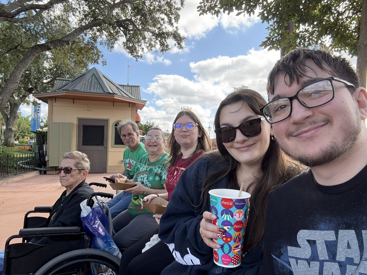 vacations over😭 i love making more memories with you <a href="/DianaxRum/">Diana Rum</a> ❤️