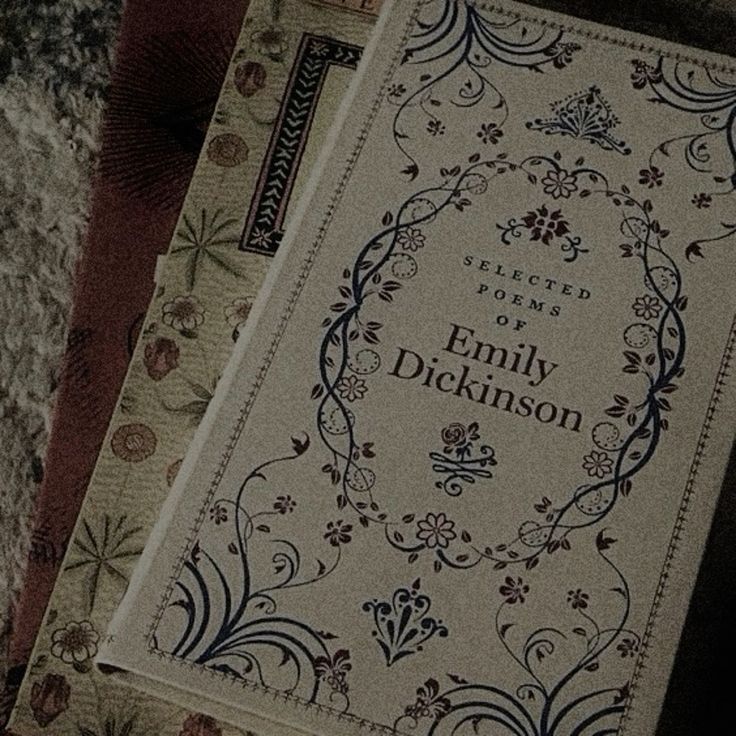 всё, что мне остаётся — по сотому кругу перечитывать книги и менять платья куклам, которые я так лелеяла годами ранее. они напоминают о времени, когда меня можно было оправдать детством. теперь же оно позади, а внешне я всё ещё прежняя. и снова предоставлена лишь себе.