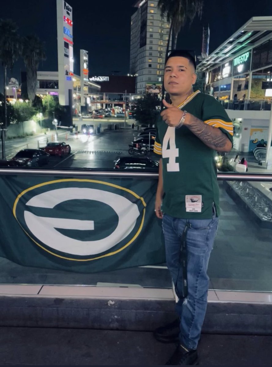 Alejandroo196's tweet photo. @FOXImpactoNFL @FOXImpactoNFL  #FoxImpactoNFL GOPACKGO desde Monterrey NL ⛰️ 💚💛 https://t.co/xrq143If2e